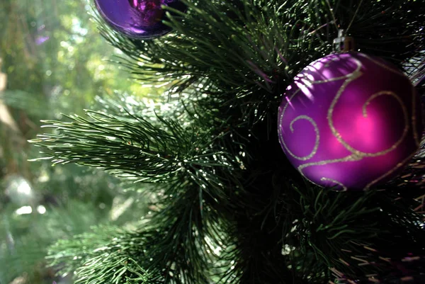 Kerstboom Speelgoed Paarse Bal Kerst Decoratie — Stockfoto