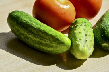 taze domates salatalık ile