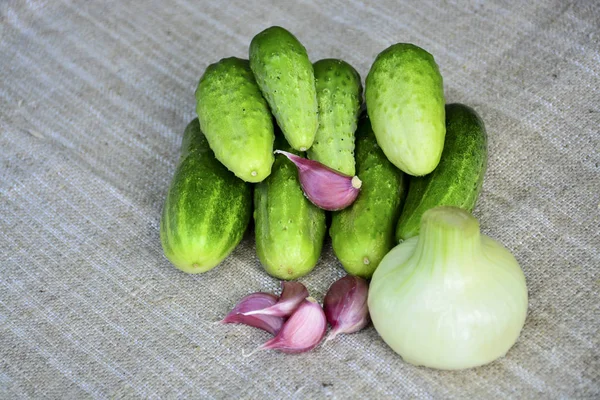 Verdure Fresche Cetrioli Cipolle Aglio Alimenti — Foto Stock