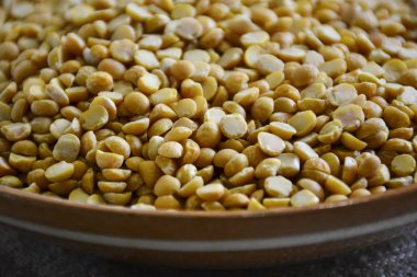 Bir kil plaka kuru bezelye