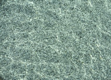 Su altında doğal granit. Dalgalar benzersiz bir desen oluşturur.