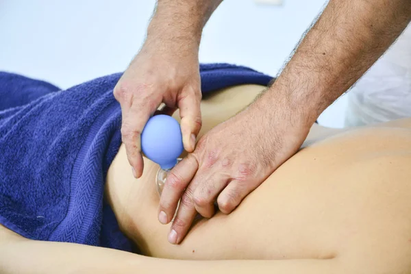 Verliezen Masseur Handen Doen Terug Massage Het Spacentrum Low Key — Stockfoto