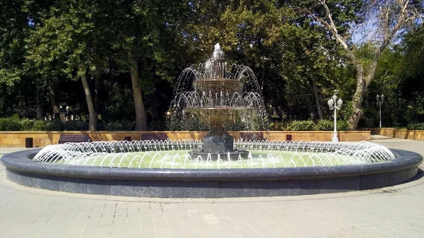 Sabir Meydanı Çeşmesi, Bakü, Azerbaycan, gündüz..