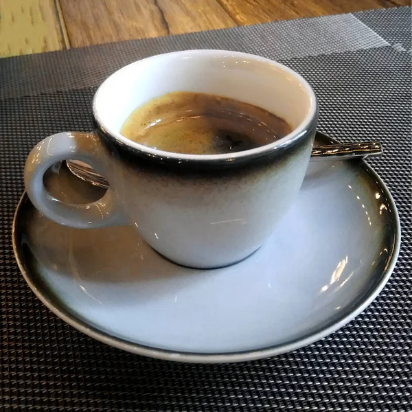 Schwarzer Kaffee Der Tasse Auf Dem Tisch Café — Stockfoto