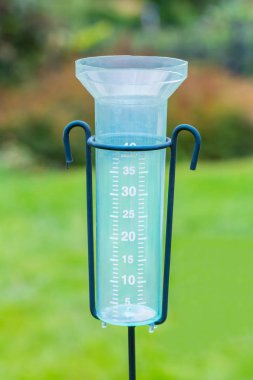 Açık havada arka bahçesinde boş su sayacı