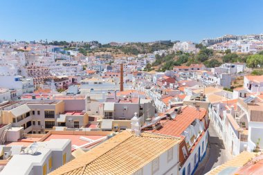 Binalar ve evler ile Şehir Albufeira