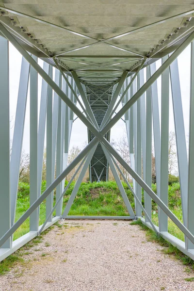 Tragfähige Konstruktion Mit Metallrohren Der Brücke — Stockfoto