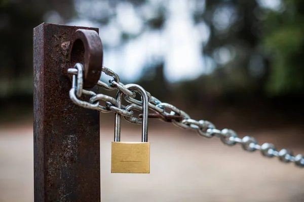 Padlock and chain in the country — Stock Photo, Image