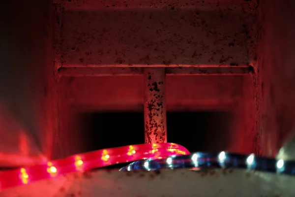 Metall şaftında led ışık dizeleri