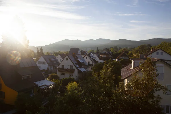 Güneş panelleri ile yeni bir fütüristik konut setllement
