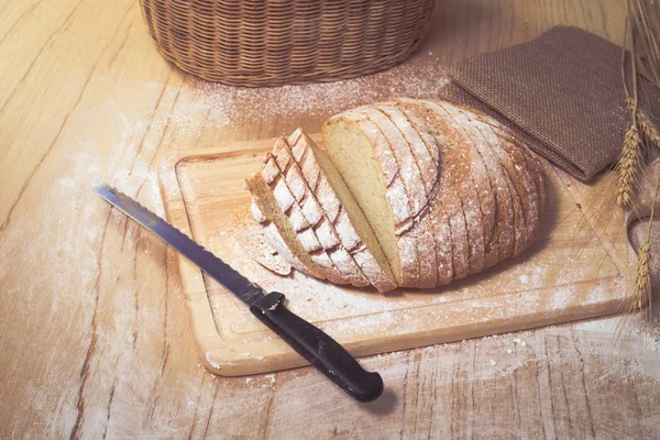 Taze pişmiş ekmek.