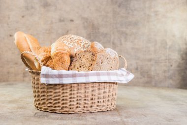 Çeşitli ekmek ve hamur işleri..