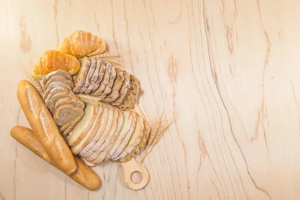 Çeşitli ekmek ve hamur işleri..