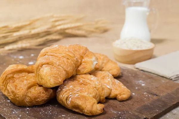 Taze pişmiş kruvasan..