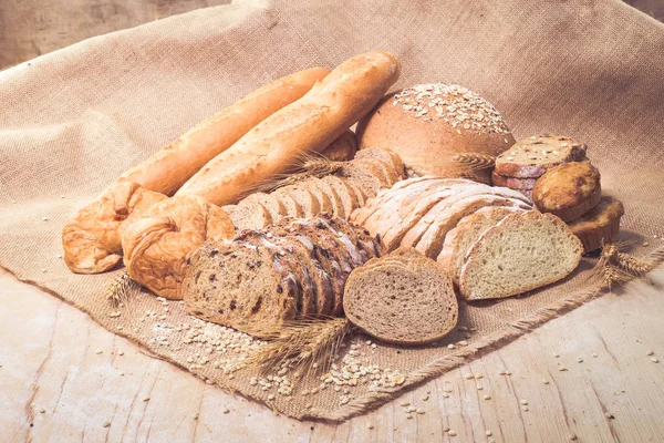 Brot und Gebäck sortiert. — Stockfoto