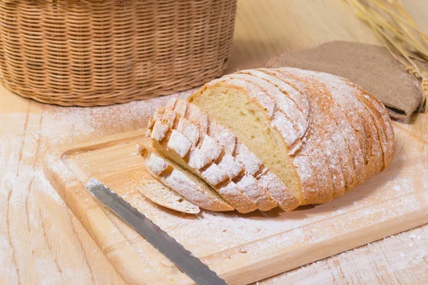 Taze pişmiş ekmek.