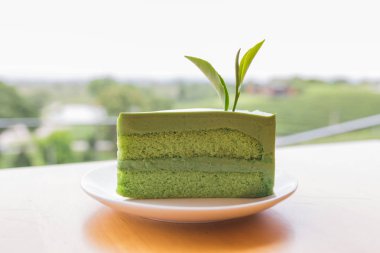 Bir kase içinde organik yeşil matcha çay.