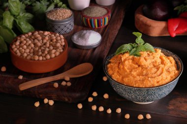 Biber Ile yapılan lezzetli nohut Hummus