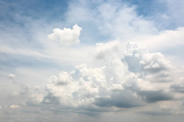 Hermosa Forma Nube Borrosa Movimiento Cielo Azul —  Fotos de Stock