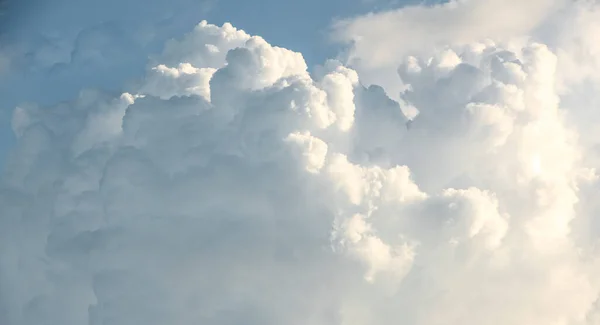 Piękny Ruch Zamazany Kształt Chmury Błękitnym Niebie — Zdjęcie stockowe