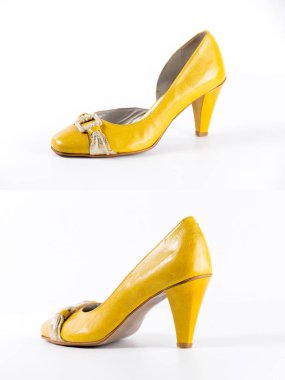 Kadın sarı deri ayakkabılar beyaz arka planda, izole ürün.