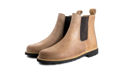 Beyaz arka planda, erkek kahverengi deri çizme izole ürün.