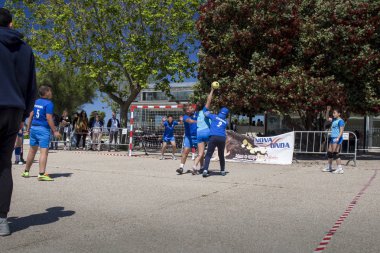 Caminha, Viana do Castelo, Portekiz - 10 Haziran 2019: Afifense Spor Derneği tarafından çocuklar için sporu tanıtmak amacıyla düzenlenen çocuk hentbol turnuvası 10 Haziran 2019. 