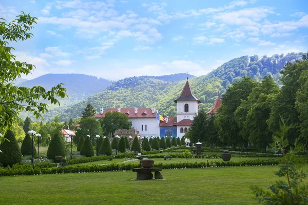 Kişinev, Moldova 29 Haziran 2018: Sambata de Sus Manastırı Ortodoks Manastırı Romanya'dan bulunan köy, Sambata de Sus içinde Brasov ilçe. Yerleşik 1657