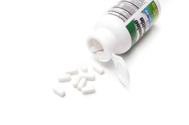 Kişinev, Moldova - 15 Temmuz 2018: 21. yüzyılın Glucosamine Chondroitin Msm ile gelişmiş, ortak sağlık teşvik yardımcı olur bir benzersiz formüldür. Beyaz arka plan üzerinde izole açık ambalaj