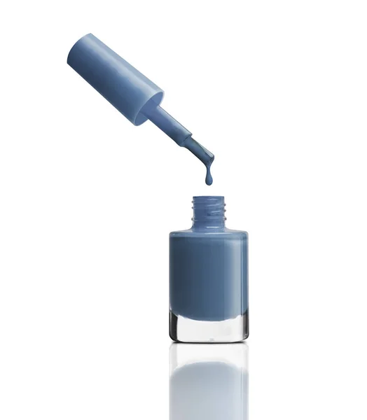 Verniz de unhas pingando de escova em garrafa — Fotografia de Stock
