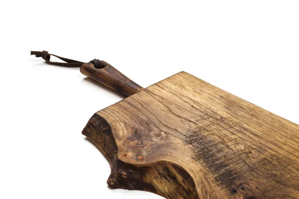 Povrchu Starých Dřevěných Prken Kuchyňské Desky Kožený Řemínek Izolované Bílém — Stock fotografie