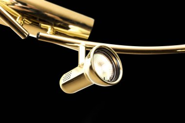 Led downlight, altın rengi siyah arka plan üzerine izole