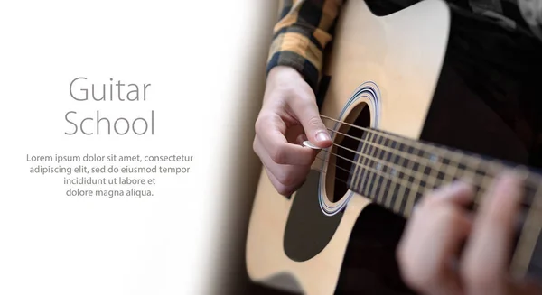 Chitarrista con chitarra acustica. Design del modello con campione — Foto Stock