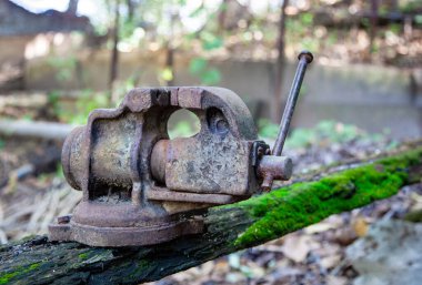 Eski el yapımı paslı ahlaksızlık