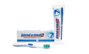 Procter & Gamble tarafından yapılan Medikal diş fırçası ve diş fırçasını karıştır.