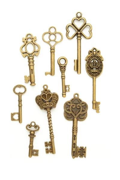 Vintage Schlüsselkollektion Isoliert Auf Weißem Hintergrund — Stockfoto