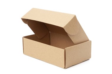 Kapalı tek karton kutu beyaz zemin üzerinde izole edilmiş, paket teslimatı için kahverengi karton kutu. kırpma yolu ile