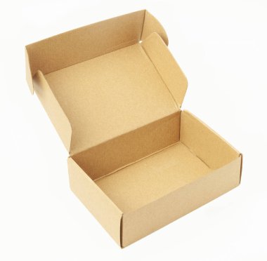 Kapalı tek karton kutu beyaz zemin üzerinde izole edilmiş, paket teslimatı için kahverengi karton kutu. kırpma yolu ile