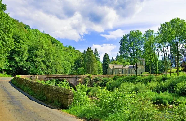 Capturing Quintessentially English Village Pastoral Scene Incorporating Askham Bridge Peter — Stock Photo, Image