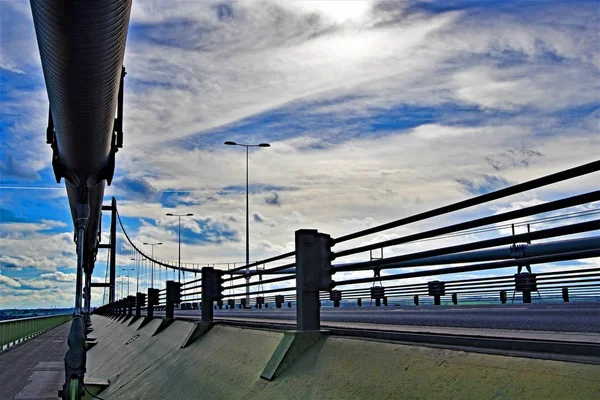 Capturing Famous Magnificent Humber Bridge Front Dramatic Atmospheric Cloudy Background — Stock Photo, Image