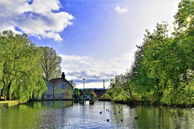 Tickhill, Doncaster, South Yorkshire'da pitoresk ve uzun süredir devam eden bir köydür. Bir sınıf 1 listelenen ortaçağ kilise ve tarihi bir değirmen ve köy gölet vardır. 