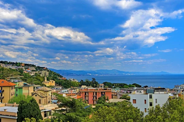 アレンツァーノ Arenzano イタリア北部リグーリア州ジェノア市の海岸沿いの町であり リグーリア海に面した町である ビーチの小屋 ヴィラ ネグロット カンビアソ パルコ コムナーレ — ストック写真