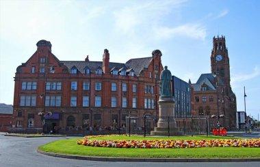 Barrow-in-Furness Belediyesi (İngilizce: Barrow-in-Furness Town Hall), İngiltere 'nin başkenti Cumbria' da Victoria dönemi neo-gotik belediye binasıdır. Bina Barrow İlçe Meclisi 'nin üssü olarak hizmet vermektedir. Fotoğraf 2 Ağustos 2020 Pazar günü çekildi..