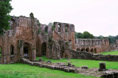 Furness Abbey artık halka açık. Furness Abbey, Manor Road, Barrow-in-Furness, Cumbria, İngiltere, 6 Ağustos 2020.