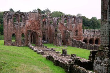 Furness Abbey artık halka açık. Furness Abbey, Manor Road, Barrow-in-Furness, Cumbria, İngiltere, 6 Ağustos 2020.