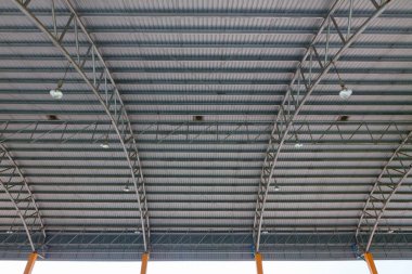 Çelik çatı yapısı. Ay ışığı ampulü. Çatılı çelik yapı 