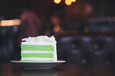 Lezzetli pasta, hindistancevizi aromalı pasta, lezzetli beyaz yemek, toplantı sırasında atıştırmalık ya da mola konsepti, batılıların yemeyi sevdiği şekerleme, restoran ya da kahve dükkanı konsepti..