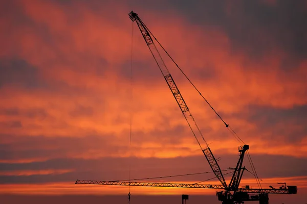 Silhueta Trabalhador Construção Guindaste Construção Fundo Canteiro Obras — Fotografia de Stock