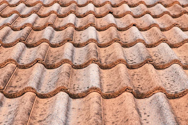 Close Brown Clay Roof Tiles Red Old Dirty Roof Old — Stock Photo, Image