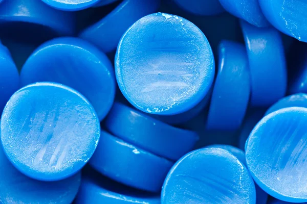Blå Plastkorn Plastpolymergranulat Handtag Polymerpellets Råvaror För Tillverkning Vattenrör Plast — Stockfoto